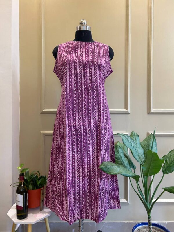 Magenta Sleeveless A-line Dress - Image 3